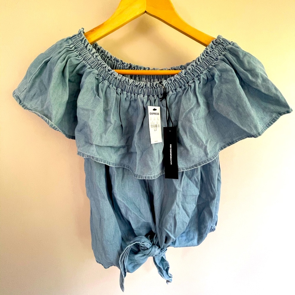 NWT Express Off the shoulder, Knot top. Size Small